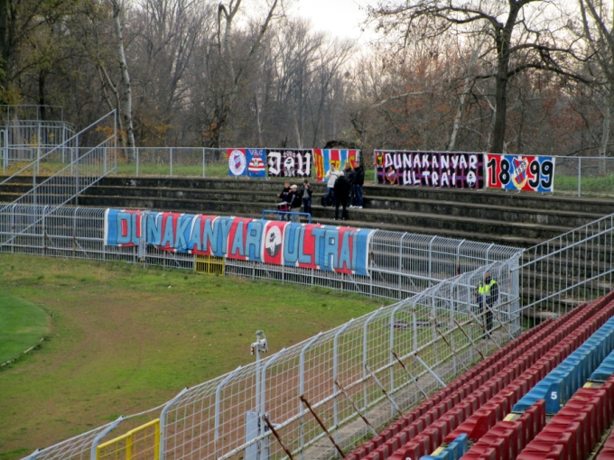 Vácin kannattajaryhmä ennen ottelua.